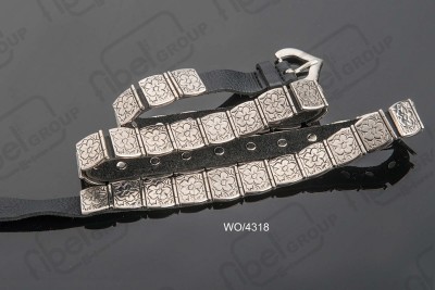 <i18n class='notranslate'>Belts made of metal and other materials</i18n>
