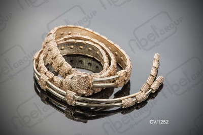 <i18n class='notranslate'>Belts made of metal and other materials</i18n>