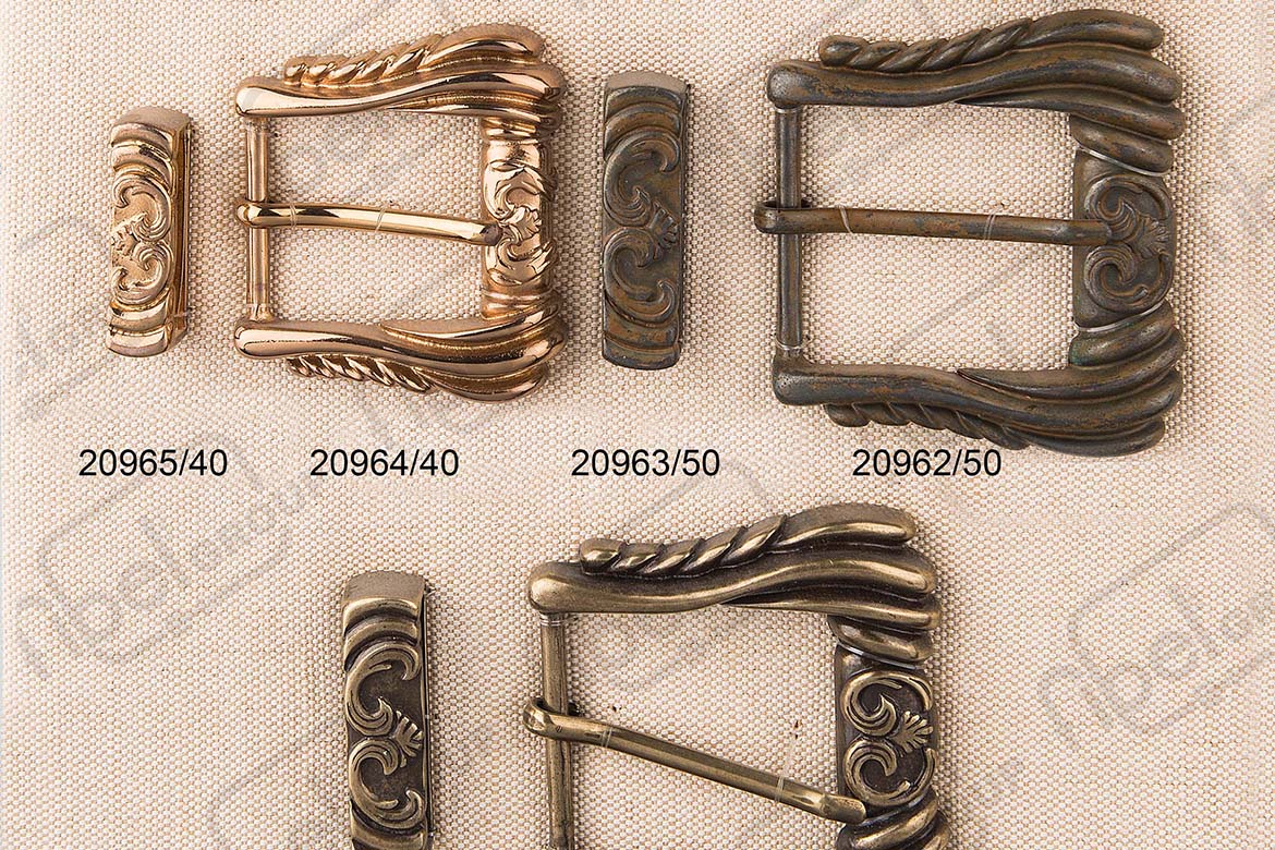 <i18n class='notranslate'>Baroque style buckles</i18n>