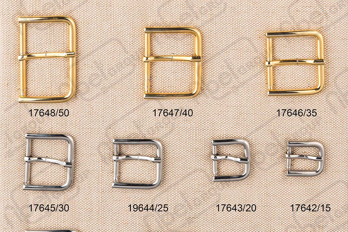 <i18n class='notranslate'>Small buckles clamps chains</i18n>