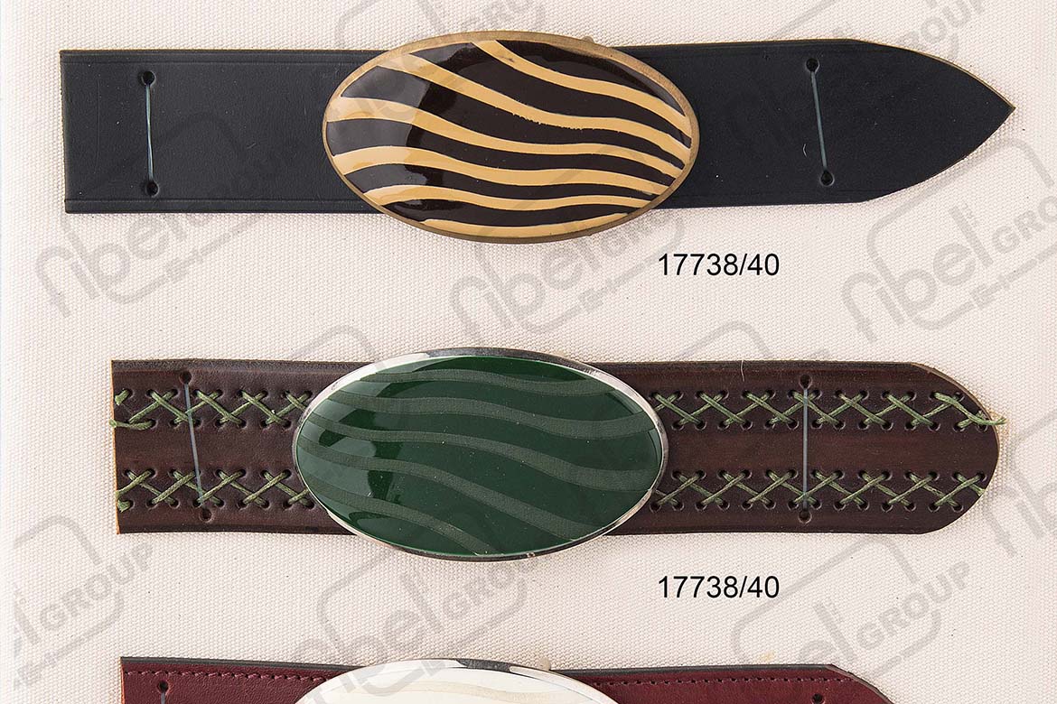 <i18n class='notranslate'>Buckles with enamel</i18n>