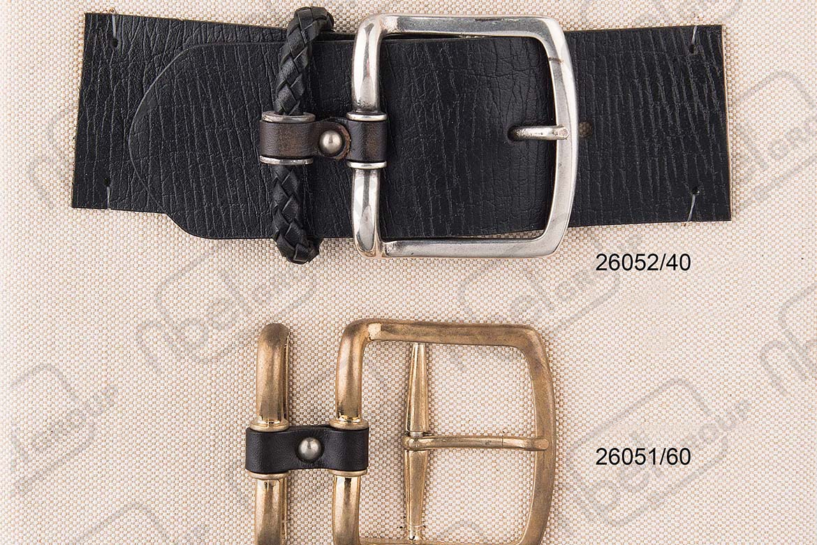 <i18n class='notranslate'>Saddlery style buckles</i18n>