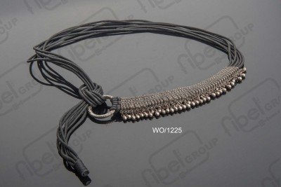 Cinture in metallo e altri materiali