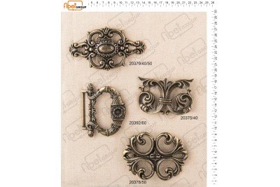 <i18n class='notranslate'>Baroque style buckles</i18n>
